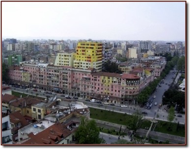 Tirana Haeuserzeile