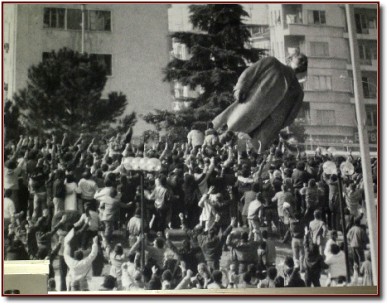 Tirana Hoxha Sturz