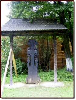 Transilvanisches Holzkreuz