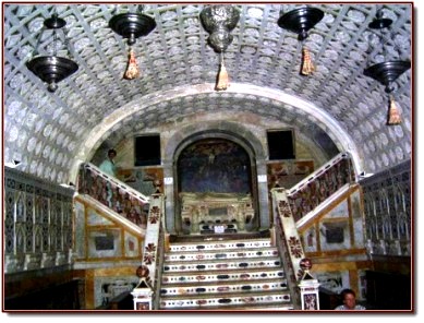 Cagliari Kathedrale Santa Maria di Castello-Krypta Treppenaufgang